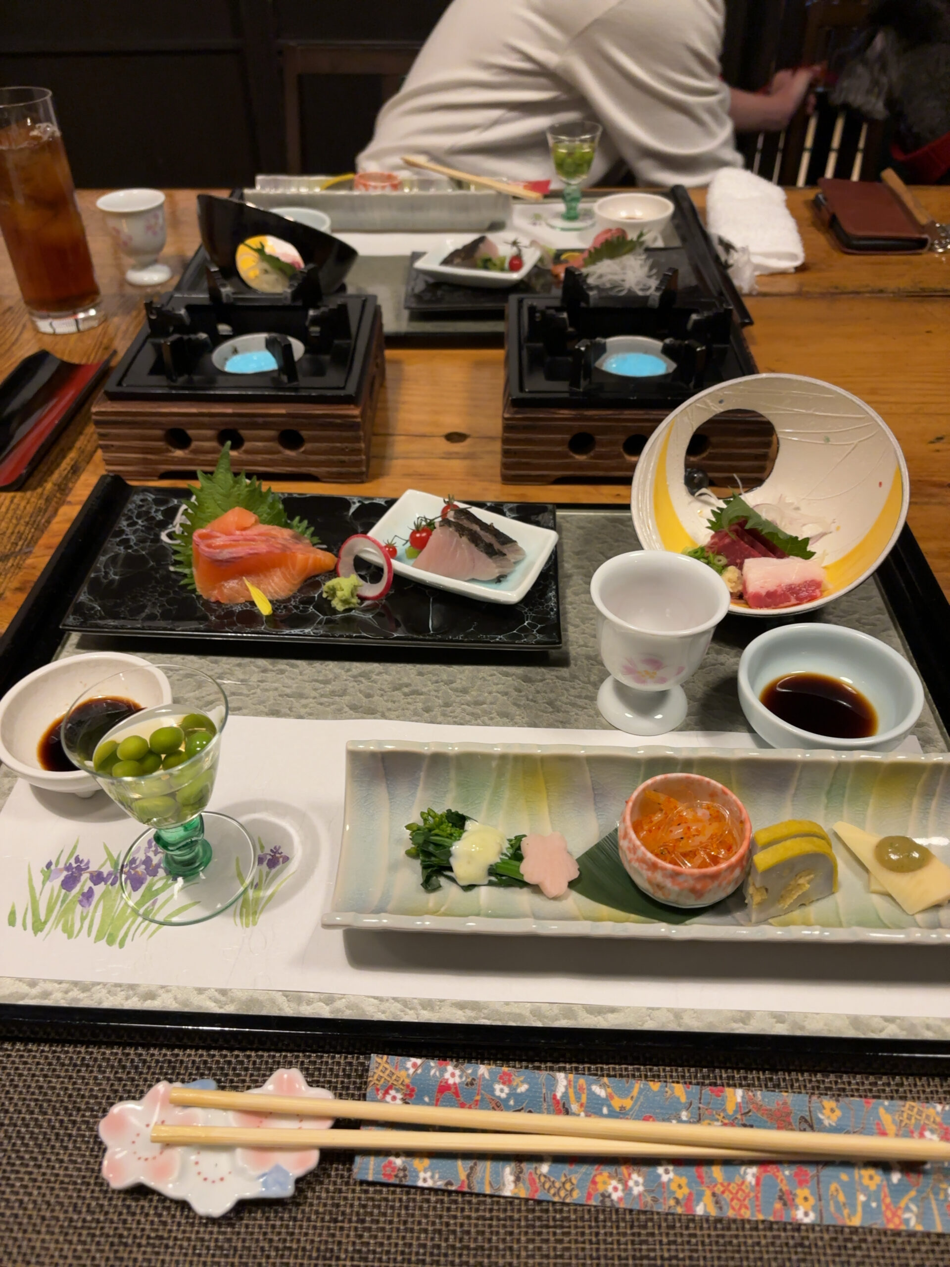 御宿小笠原の創作会席料理。馬刺しをはじめ阿蘇の食材を使った本格的な和食。