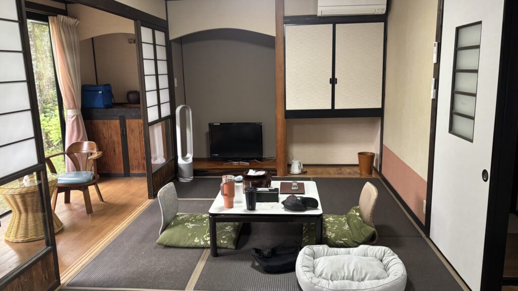 離れの客室の様子