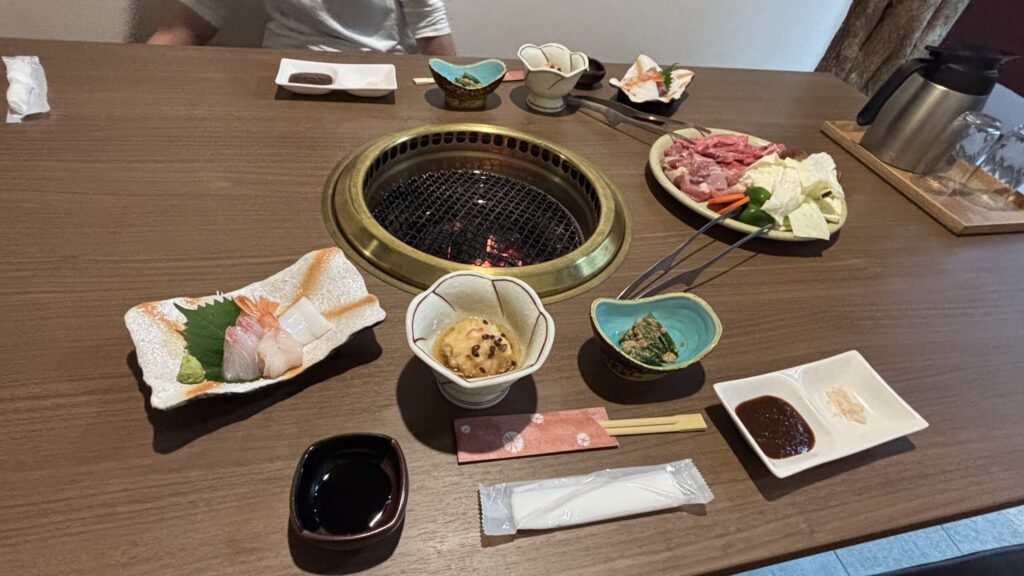 地鶏と黒毛和牛の炭火焼きの夕食